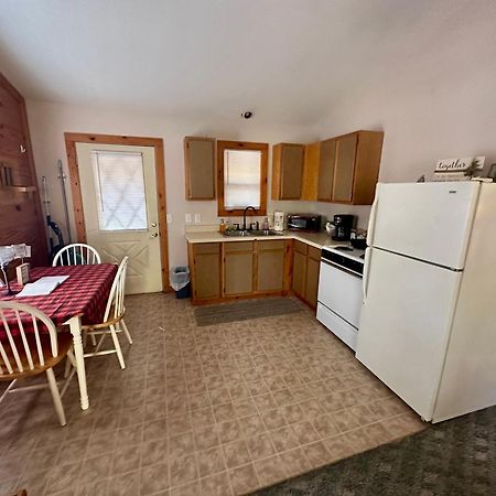 Cedar Creek Cabins #1 - Giant Spa Tub, Large Wooded Porch, Full Kitchen, 1 Bedroom ユリーカ・スプリングス エクステリア 写真