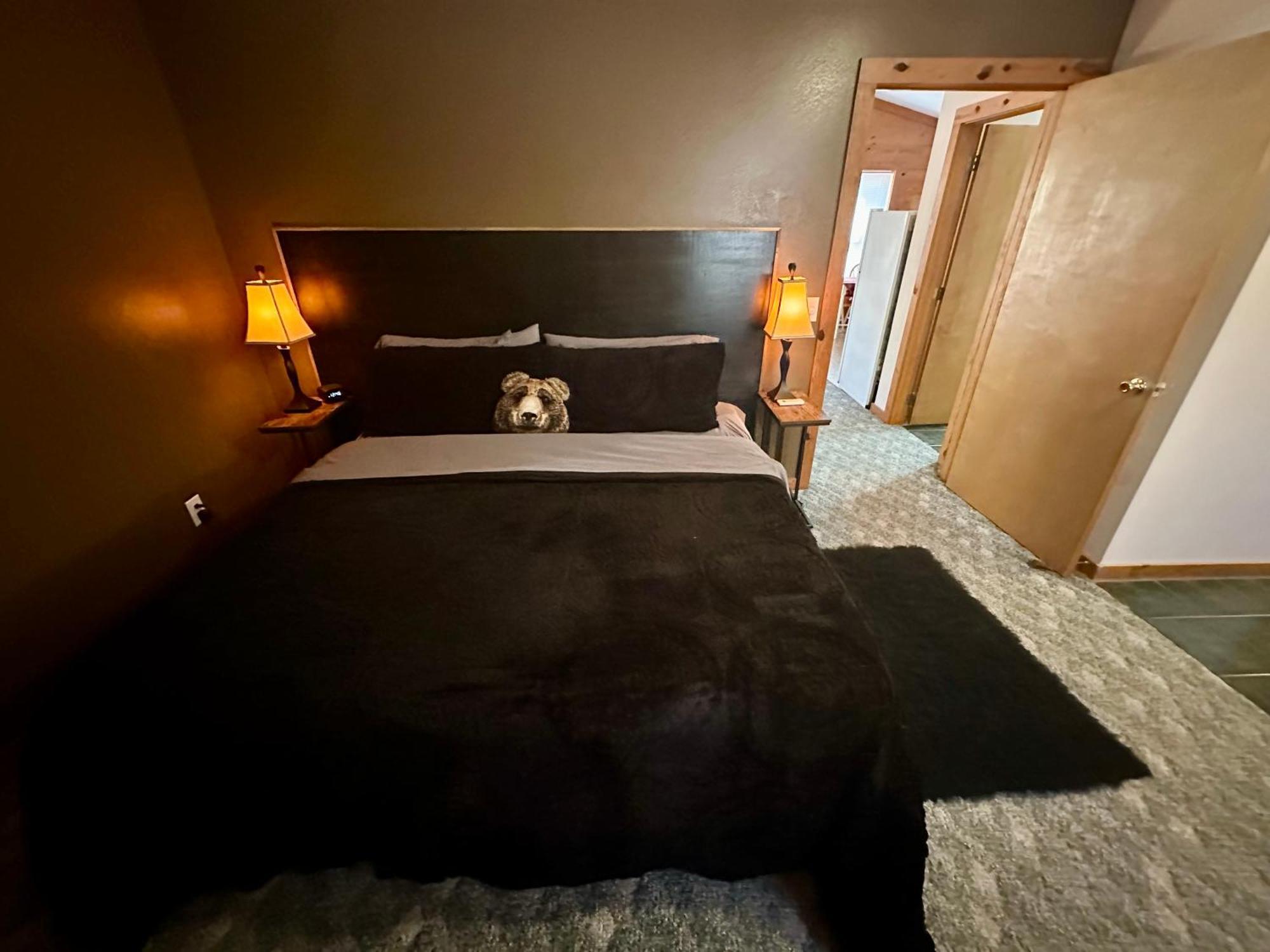 Cedar Creek Cabins #1 - Giant Spa Tub, Large Wooded Porch, Full Kitchen, 1 Bedroom ユリーカ・スプリングス エクステリア 写真