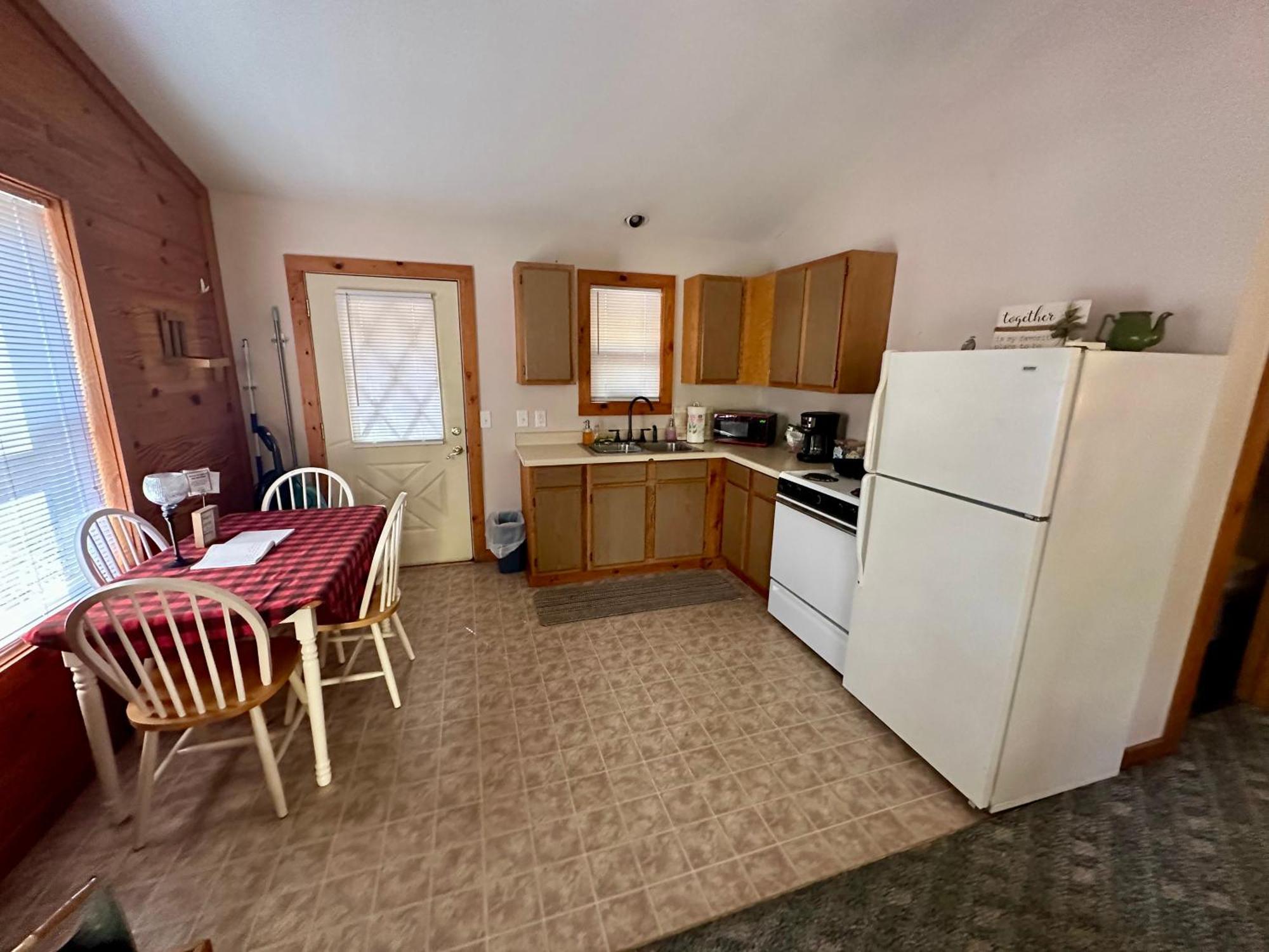 Cedar Creek Cabins #1 - Giant Spa Tub, Large Wooded Porch, Full Kitchen, 1 Bedroom ユリーカ・スプリングス エクステリア 写真
